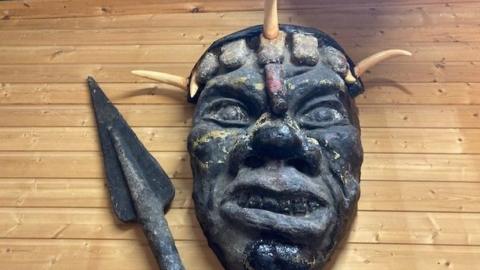 Zulu statue head and spear tip