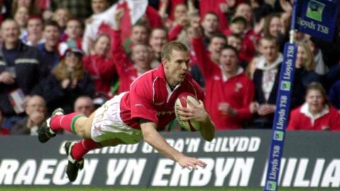 Dafydd James scoring a try for Wales against Italy in the 2002 Six Nations
