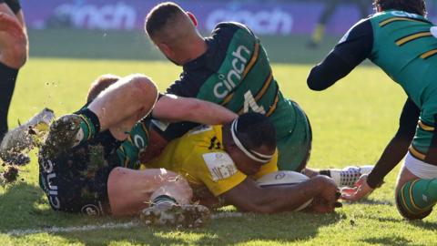 La Rochelle's Fijian flanker Levani Botia dives over the line to score the first try