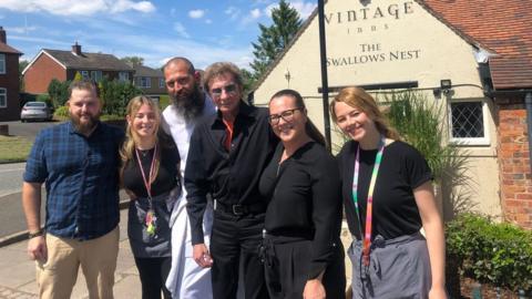 Barry Manilow with pub staff