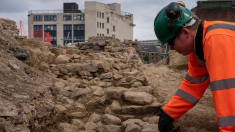 Sheffield Castle archaeological dig