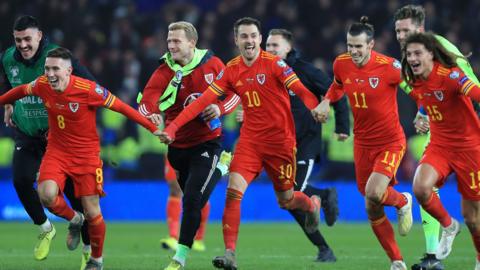 Wales celebrate qualifying for Euro 2020