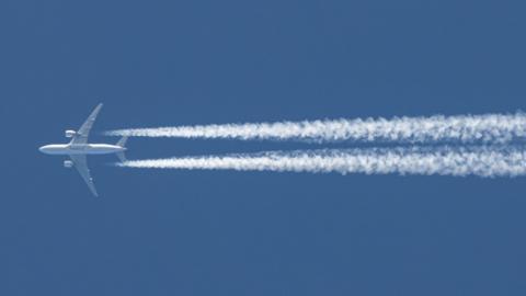 jet engine with vapour trail