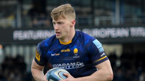 Worcester Warriors wing Alex Hearle