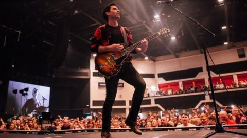 Y Stereophonics yn canu yn Arena Motorpoint