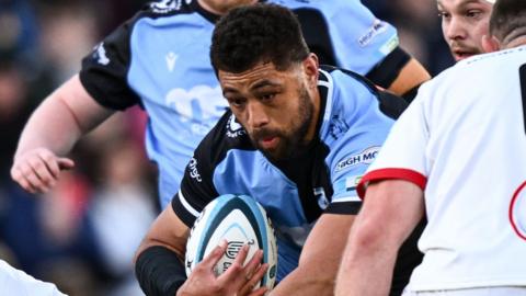 Taulupe Faletau takes on Ulster before suffering his injury
