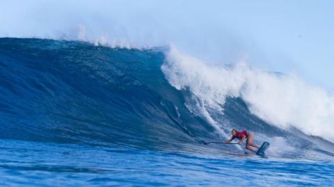 USA surfer Izzi Gomez competes in the 2017 APP World Tour on February 17, 2017, at Sunset Beach in Oahu, Hawaii