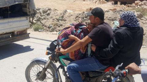 Syrians arrive in Arsal to be relocated