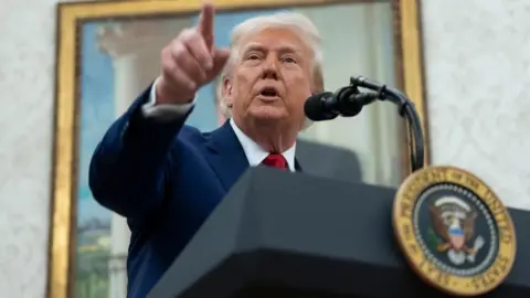 donald trump gestures