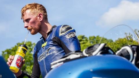 Manx Grand Prix: Gary Vines Dies After Crash During Qualifying - BBC Sport