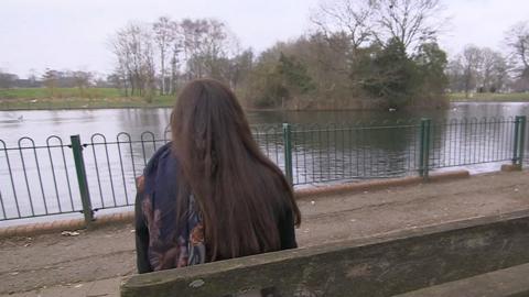 Actress on bench (ex Newsnight)