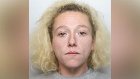 A custody photo of a woman with blonde hair that comes to just above her shoulders.