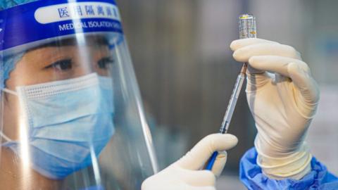 Nurse in Hefei province with vaccine