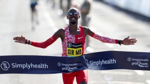 Sir Mo Farah winning the men's elite race