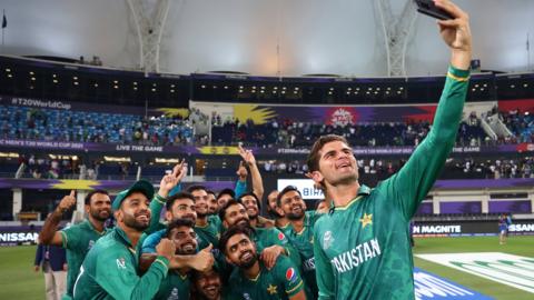 Pakistan players celebrate