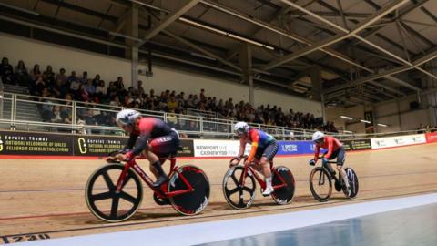 Neah Evans, Jenny Holl and Anna Morris in the Women’s Points race at the 2022 Championships.