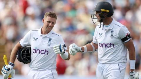 Joe Root celebrates with Stuart Broad