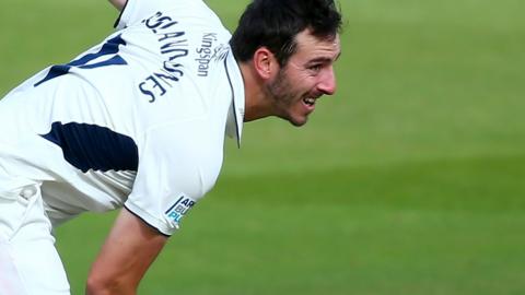 Toby Roland-Jones bowls for Middlesex