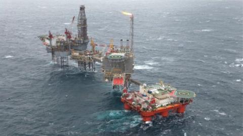 North Sea il rig