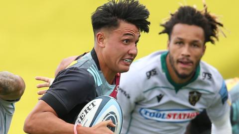 Marcus Smith in action for Harlequins