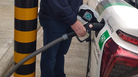 Man fuelling a hydrogen car
