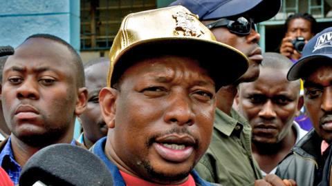 Nairobi governor Mike Sonko wearing a gold cap. April 26, 2017