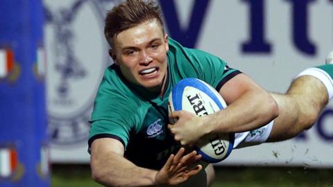 Fintan Gunne scores a try for Ireland