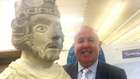 Henry VI statue and Cllr Jellyman