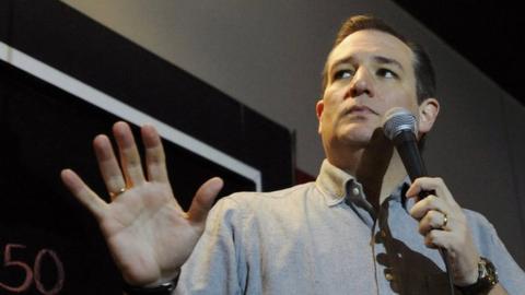 U.S. Republican presidential candidate Ted Cruz (R-TX) (C) speaks at a campaign stop at Union Jack"s Grill in Rock Rapids, Iowa