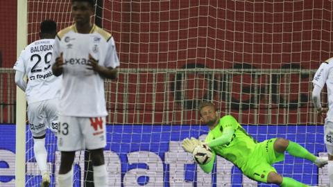 Schmiechel saves Balogun pen in Nice-Reims draw