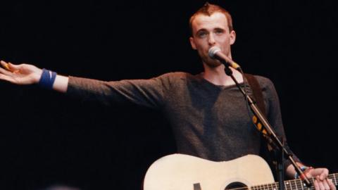 Fran Healy of Travis performs on stage at the Glastonbury Festival on June 27th, 1999