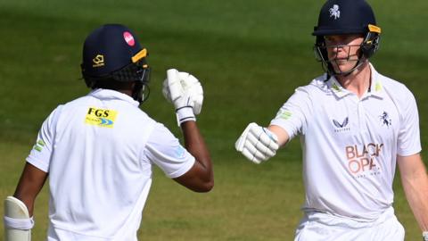 Daniel Bell-Drummond and Ben Compton batting for Kent