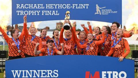 Southern Vipers lifting the Rachael Heyhoe Flint Trophy 