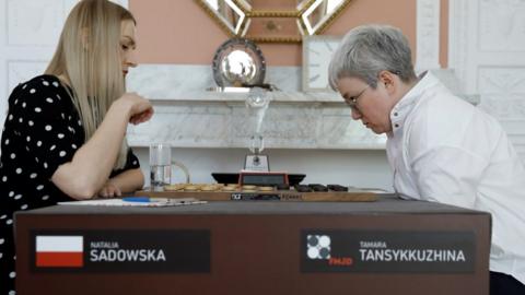 Draughts players in women's world championship in Warsaw, 28 Apr 21