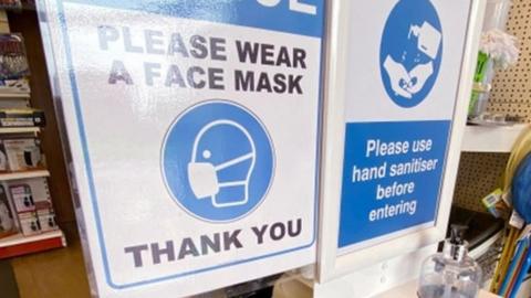 Sign saying wear a face mask