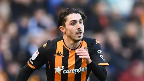Abdulkadir Omur playing for Hull