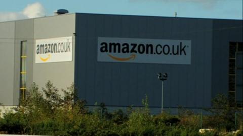 Warws Amazon yn Abertawe