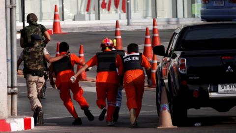 Thai police and security forces move into the Nakhon Ratchasima shopping centre, 9 February 2020