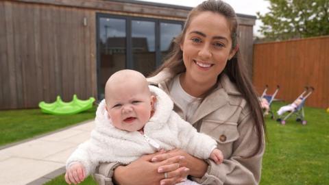 Holly Fitzsimons with daughter Hallie