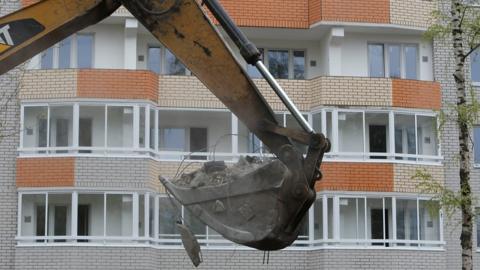 Apartment block demolished