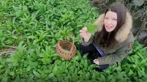 Lisa Cutcliffe foraging