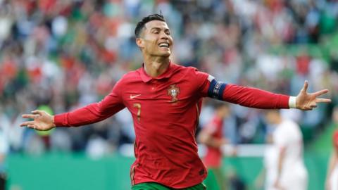 Cristiano Ronaldo celebrates