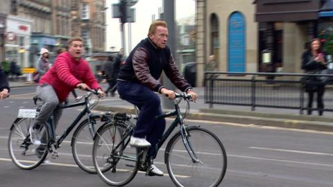 Arnold Schwarzeneggar cycling in Edinburgh