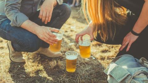 People friends toasting with beer - generic