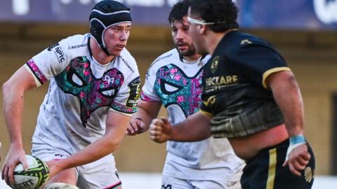Adam Beard looks to pass for Ospreys at Montpellier