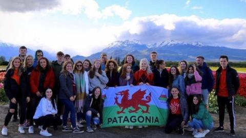Criw yr Urdd deithiodd i'r Wladfa yn hydref 2019