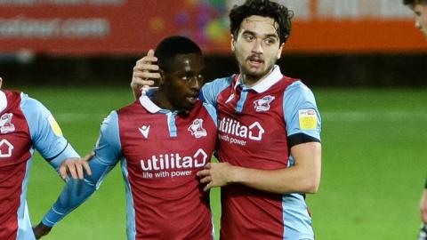 Abo Eisa scores for Scunthorpe at Port Vale