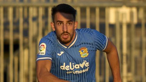 Pol Valentin in action for Fuenlabrada