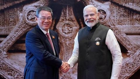 India's Prime Minister Narendra Modi (R) shakes hand with Chinese Premier Li Qiang ahead of the G20 Leaders' Summit in New Delhi on September 9, 2023.