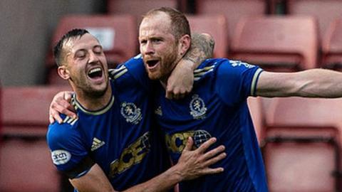 Cove Rangers' Mark Reynolds (right)